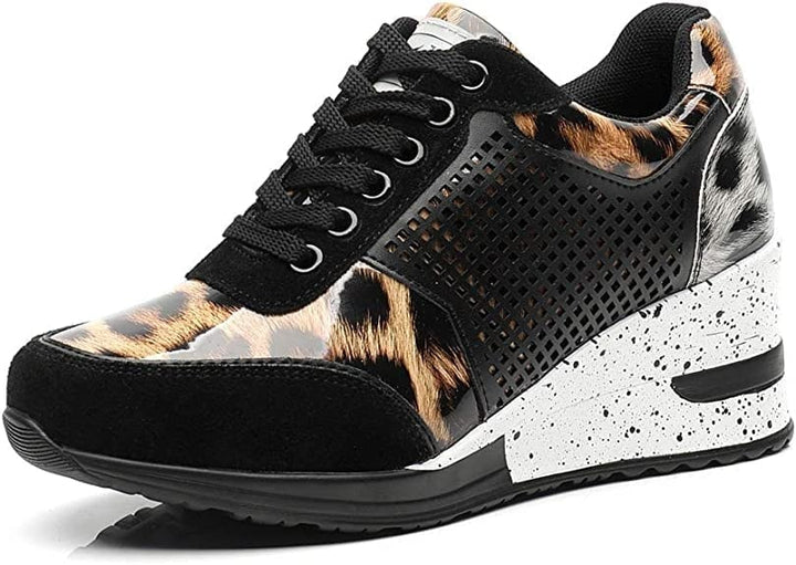 Moderiktiga kvinnors sneakers med dold kilklack för extra höjd och komfort, tidlös design.