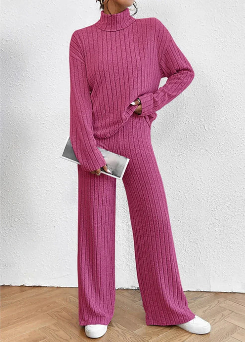 Snygg kvinnors rollkragenpullover från det trendiga tvådelade setet, perfekt för kallare väder.