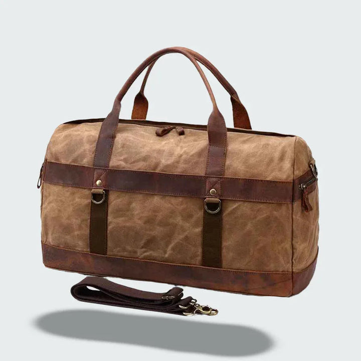 Stilren kvinnors resväska, tvåfärgad design i vaxad canvas. Hållbar och bekväm för resor.