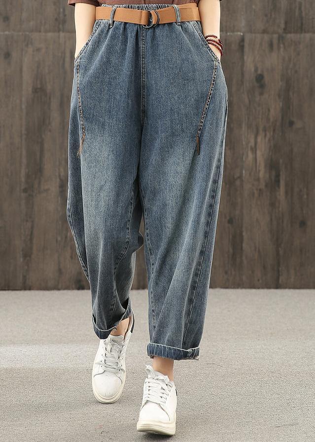 Svarta damjeans med tvättad effekt, perfekta för casual höstmode.