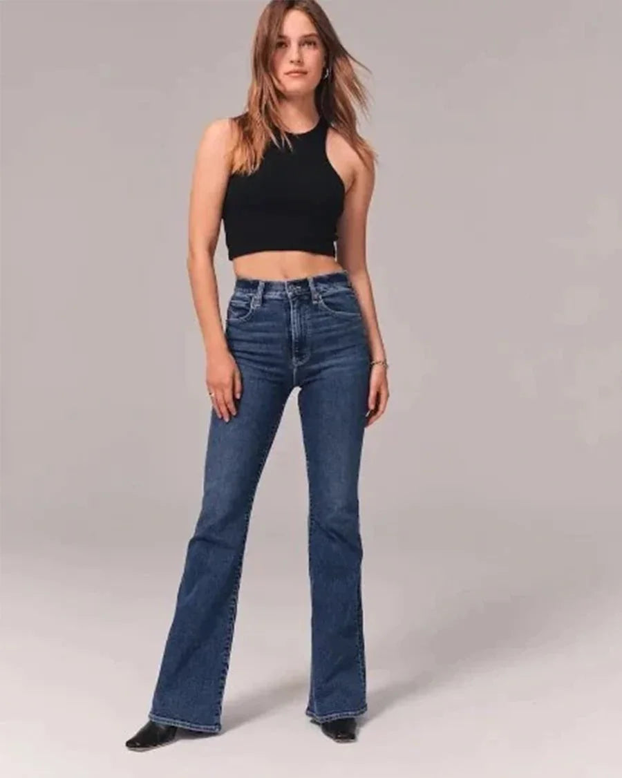 Smickrande kvinnors jeans med utsvängda ben, designade med en modern hög midja.