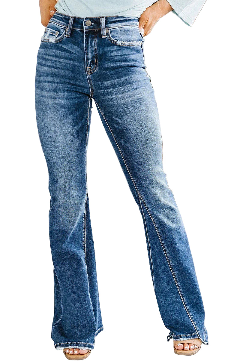 Kvinnors utsvängda jeans med hög midja i klassisk blå denim, perfekt för en casual boho-look.