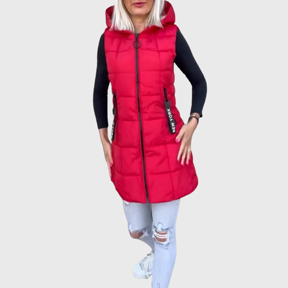 Snygg vadderad ärmlös kappa. Kvinnors urban ytterkläder med huva, perfekt för en modern stil.
