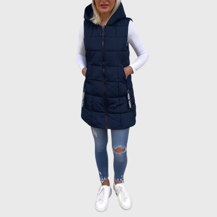 Mångsidig ärmlös ytterkläder för kvinnor. Vadderad kappa i urban streetwear-stil, bra för lager.