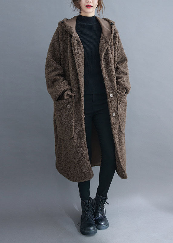 Dam parkas i modern design, med mysig huva och praktiska fickor. Långärmad ytterkläder för vardagsbruk.
