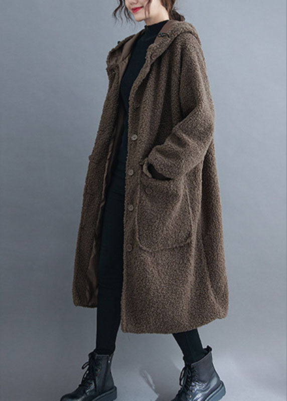 Vardagsjacka för kvinnor, en bekväm dam parkas med huva och fickor. Idealisk ytterkläder för vintermode.