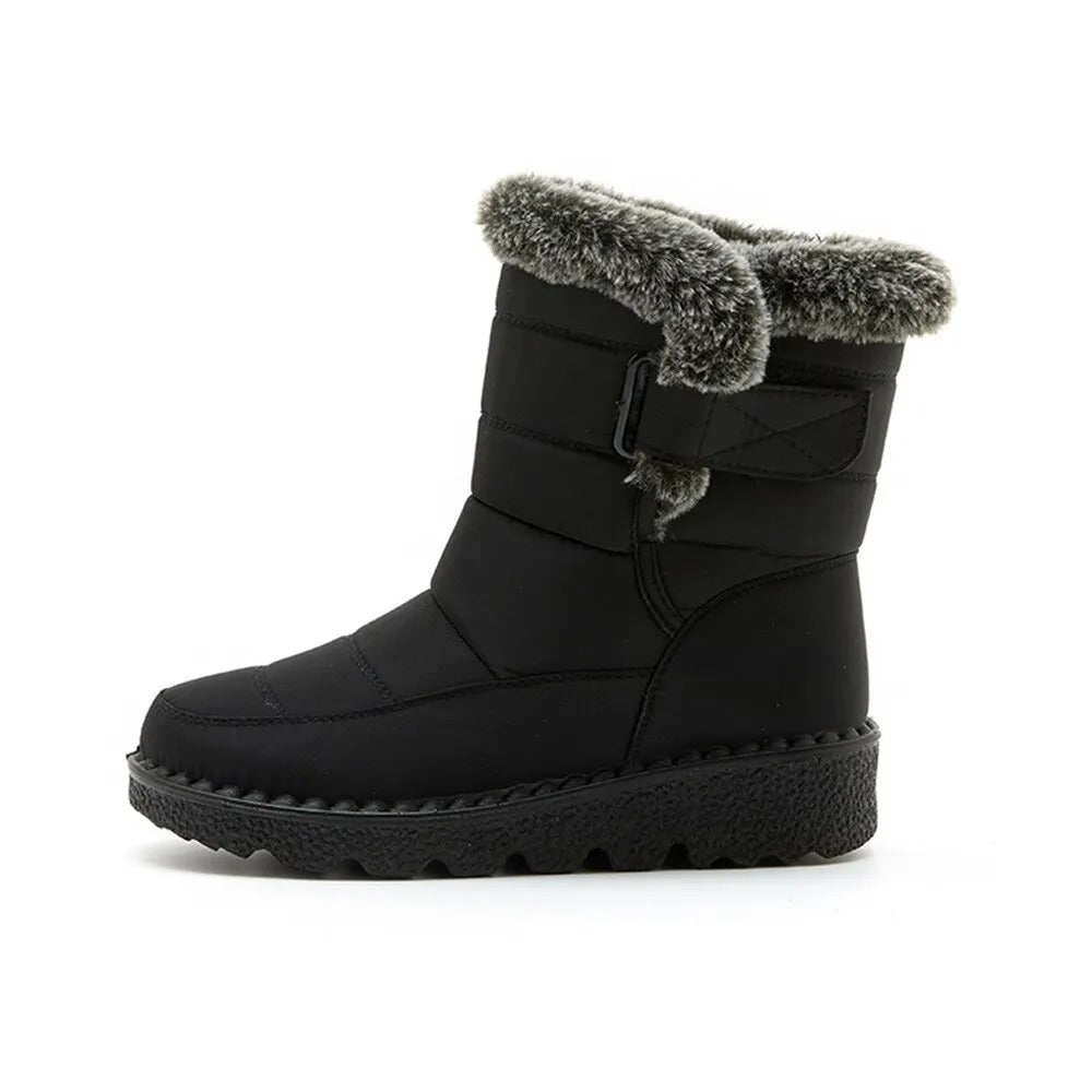 Kvinnors varma vattentäta vinterstövlar i fuskpäls med kilklack, perfekta för snö och kyla.