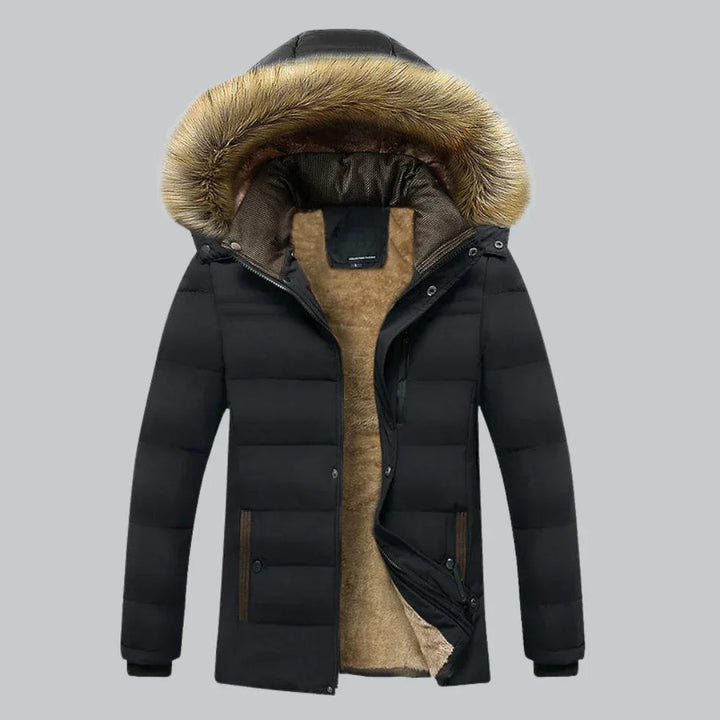 Varm fleecefodrad dam parkas, vattentät design för kalla vinterdagar.