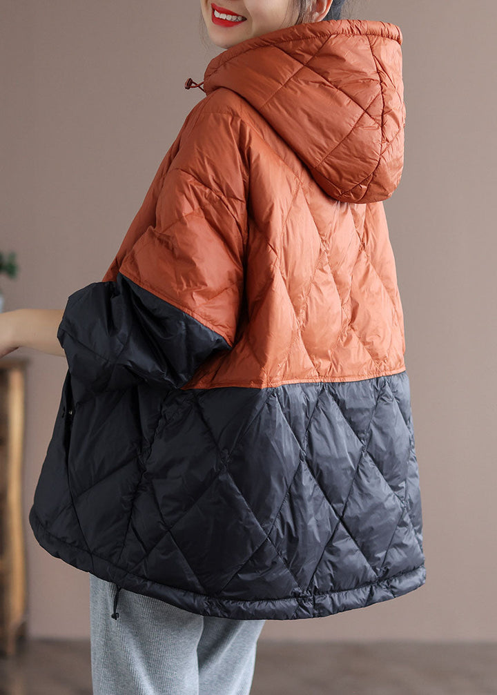 Unikt boho ytterplagg: Kvinnors vinterjacka med huva och patchwork. Bekväm och stilren för höst/vinter.