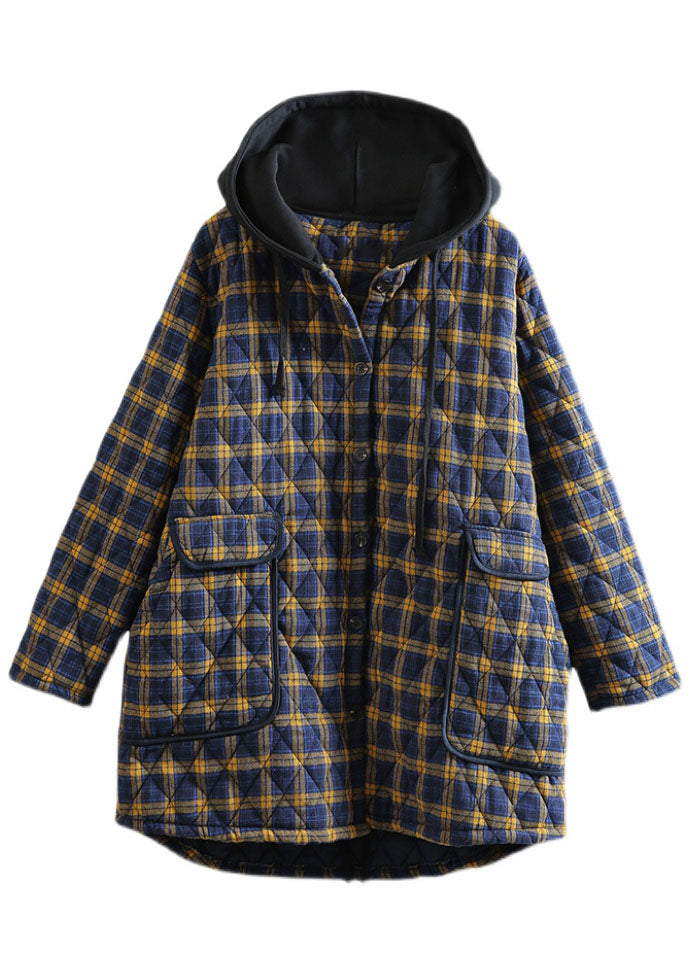 Kvinnors vinterparkas med varm gul huva och stilrena rutiga detaljer. Bekväm loose fit ytterkläder.