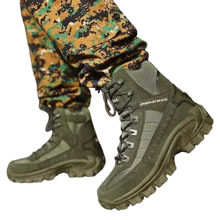Kvinnors vinterstövlar i militärstil, varma & robusta för utomhusbruk.