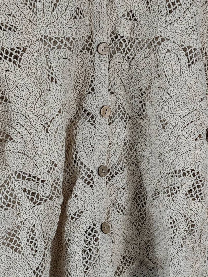 Aprikos lång spetsskjorta för kvinnor med detaljerat blommönster, elegant och bekväm lös passform, idealisk för våren.