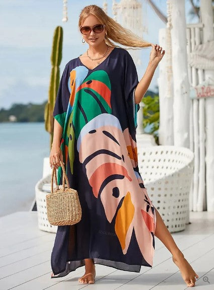 Kvinnors långklänning med iögonfallande grafisk regnbågsdesign. Trendig boho-stil, perfekt för sommaren.