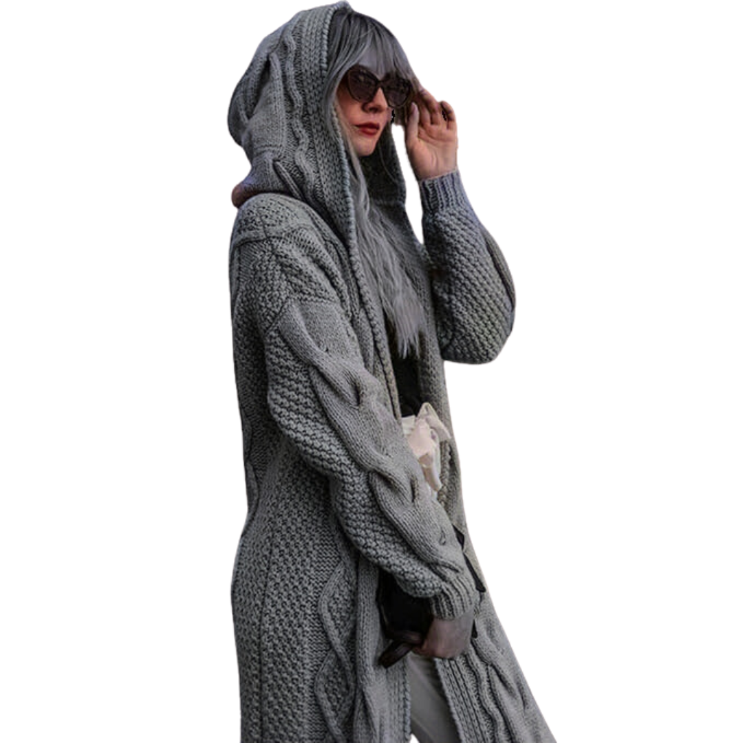 Lång damkofta, twiststickad med huva för casual mode. Varmt vinterplagg.