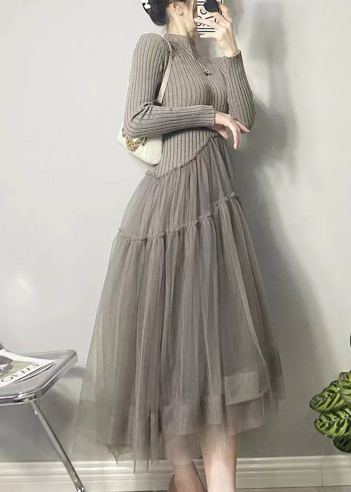 Kvinnors långklänning i asymmetrisk tyllpatchwork, perfekt som elegant vardags- eller festklänning.