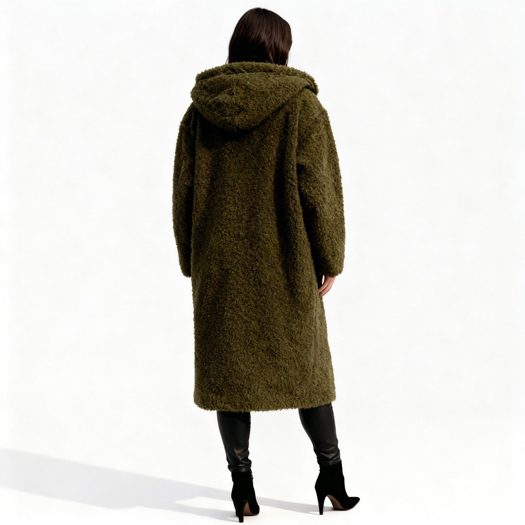 Kvinnors långkappa med huva sedd bakifrån, med avslappnad passform. Varm vinterjacka i modern street style.