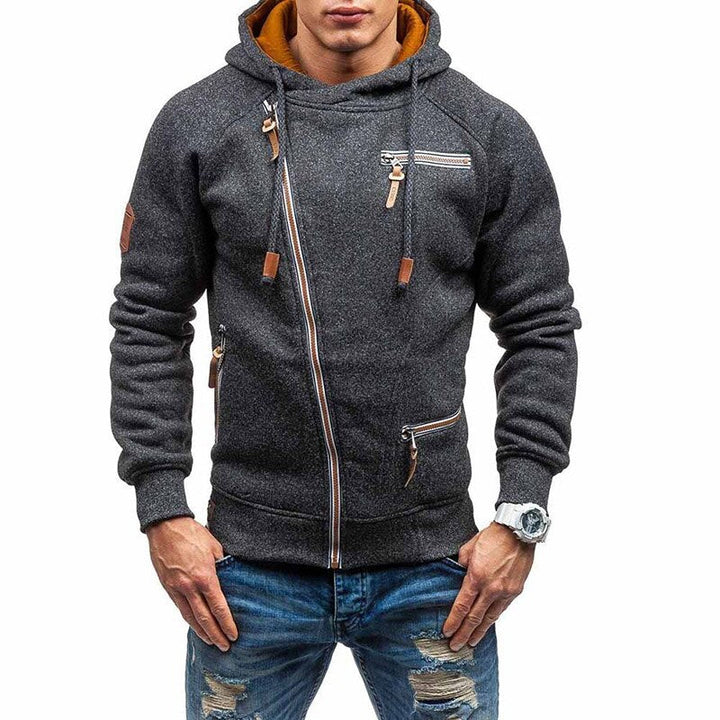 Avslappnad herrhoodie med långa ärmar, varmt fleecematerial. Mjuk och stilfull för män.