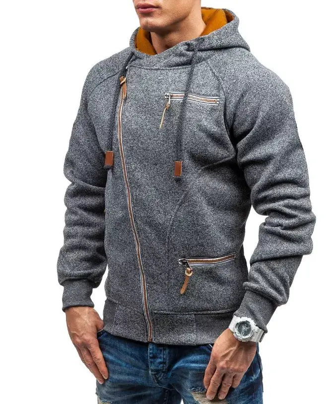 Klassisk herrtröja med huva, långärmad i varm fleece. Bekväm för vardag och streetwear.