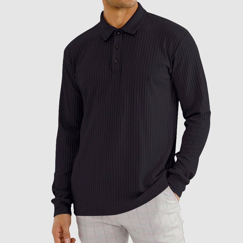 Herrarnas långärmade piketröja, ribbad krage och ärmslut för en sofistikerad vardagslook.