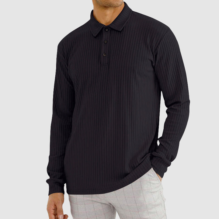 Herrarnas långärmade piketröja, ribbad krage och ärmslut för en sofistikerad vardagslook.