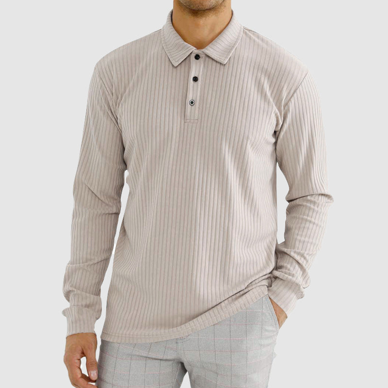 Mångsidig långärmad herr-pikétröja med ribbade detaljer, perfekt för en avslappnad men elegant vardag.