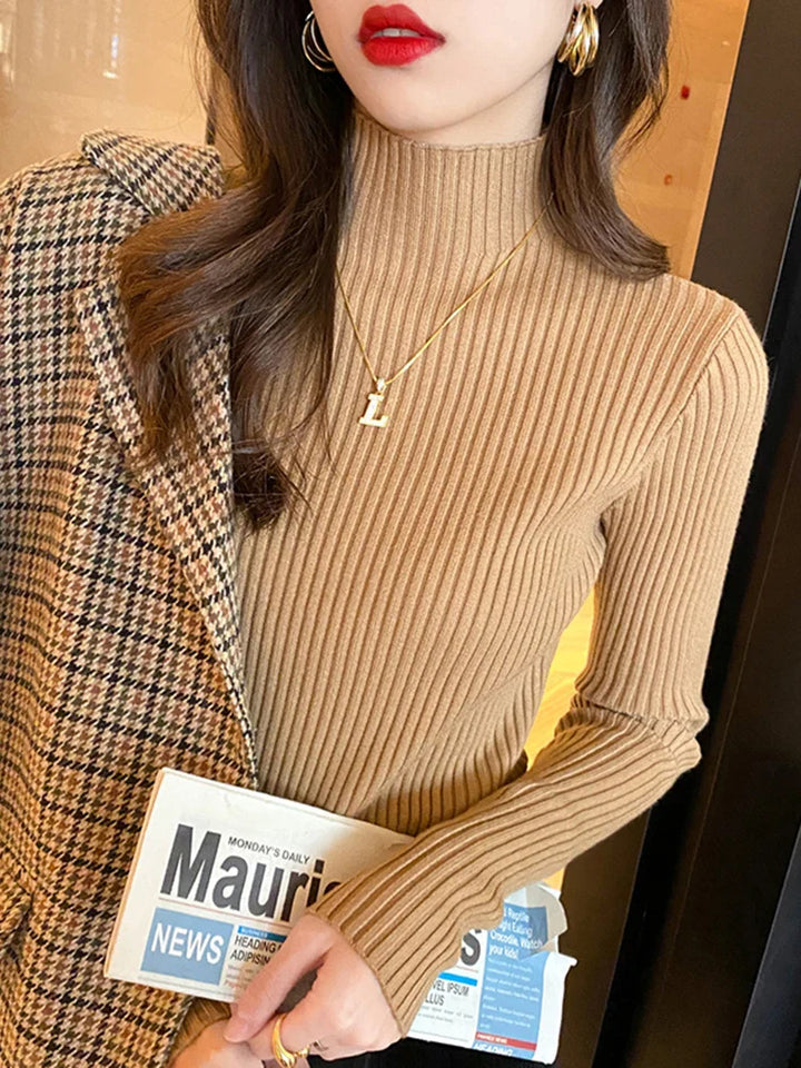 Mjuk dam turtlenecktröja, långärmad och komfortabel för höstens kalla dagar. Stilren vardagslook.