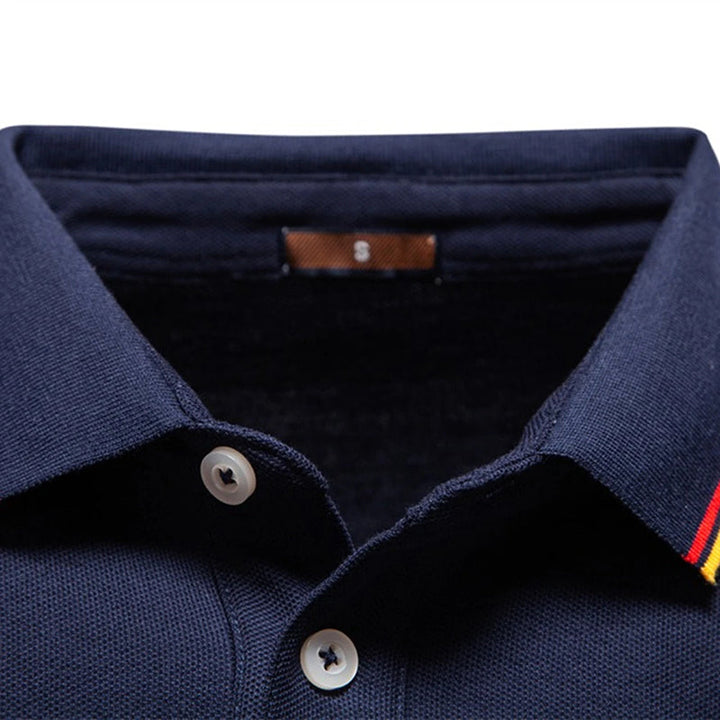Grå långärmad slim fit pikétröja för herr, elegant och mångsidig för alla tillfällen.