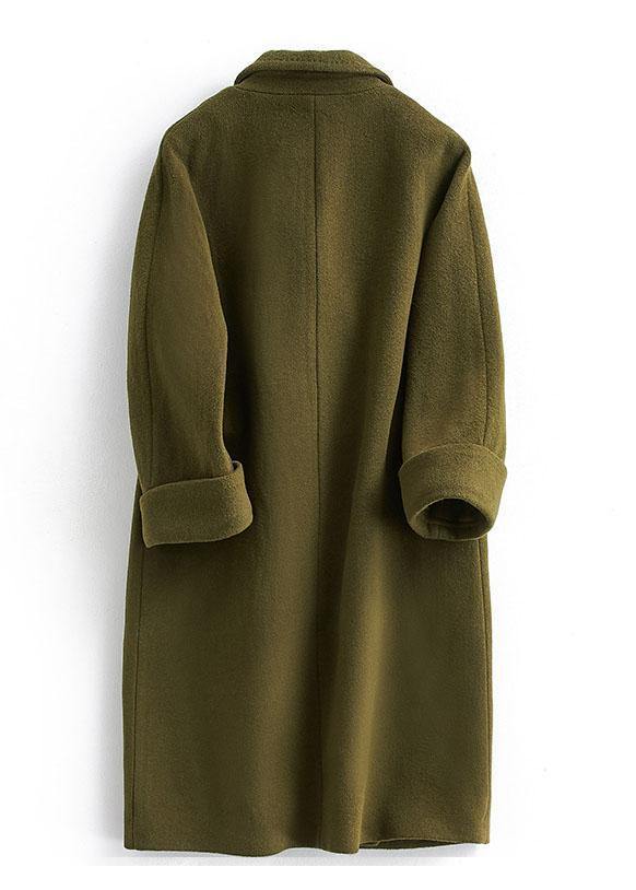 Grön, lång dubbelknäppt plus size kvinnojacka. Trendig vinterjacka som ytterplagg.