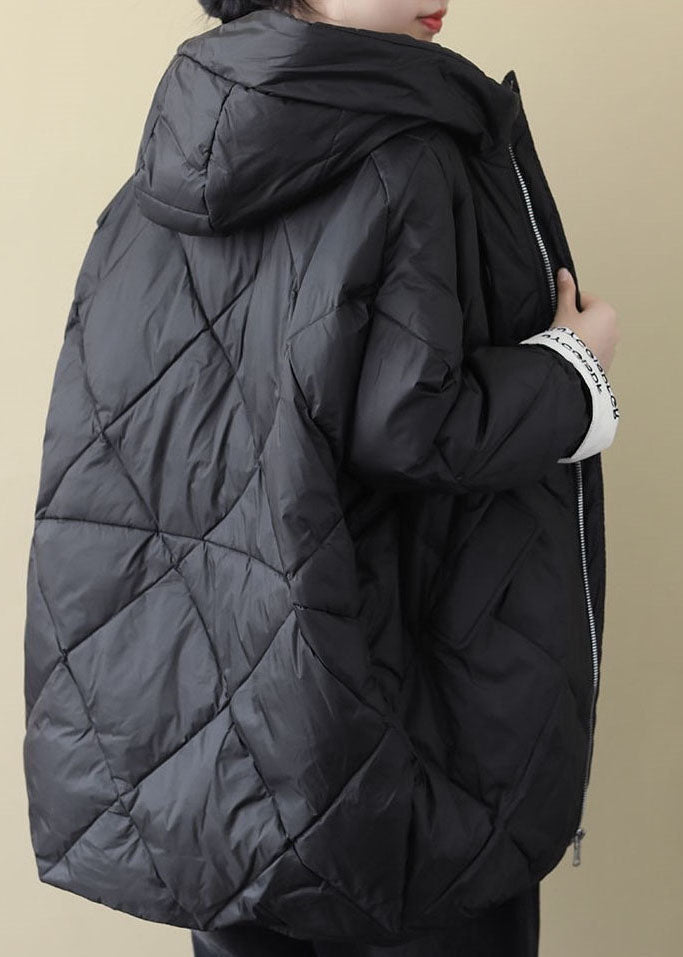 Mångsidig lång dam pufferjacka i boho-stil. Varm vinterjacka med loosefit design i skön bomullsblandning.