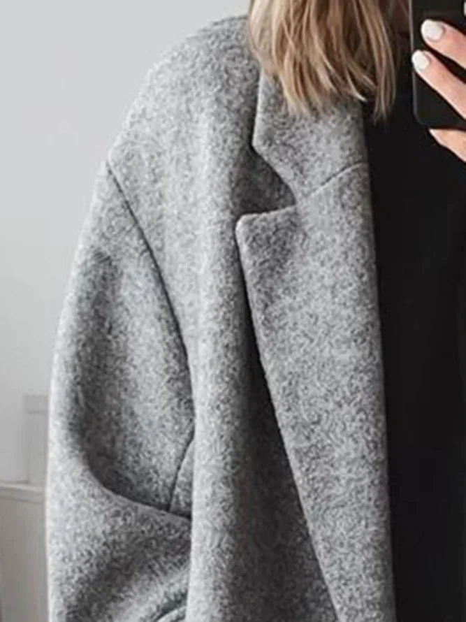 Varm och elegant blå longline vinterkappa för kvinnor. Överdimensionerad damkappa, stilrent ytterplagg för alla tillfällen.