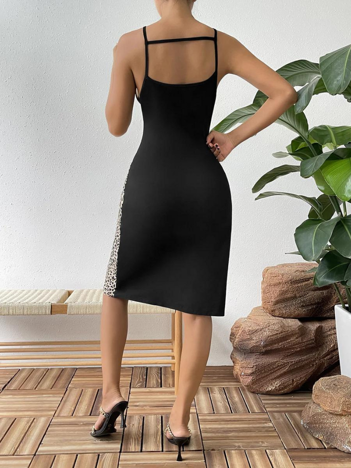 Flödande mönstrad sommarklänning för dam, lös och ärmlös design, idealisk för en ledig sommarlook.