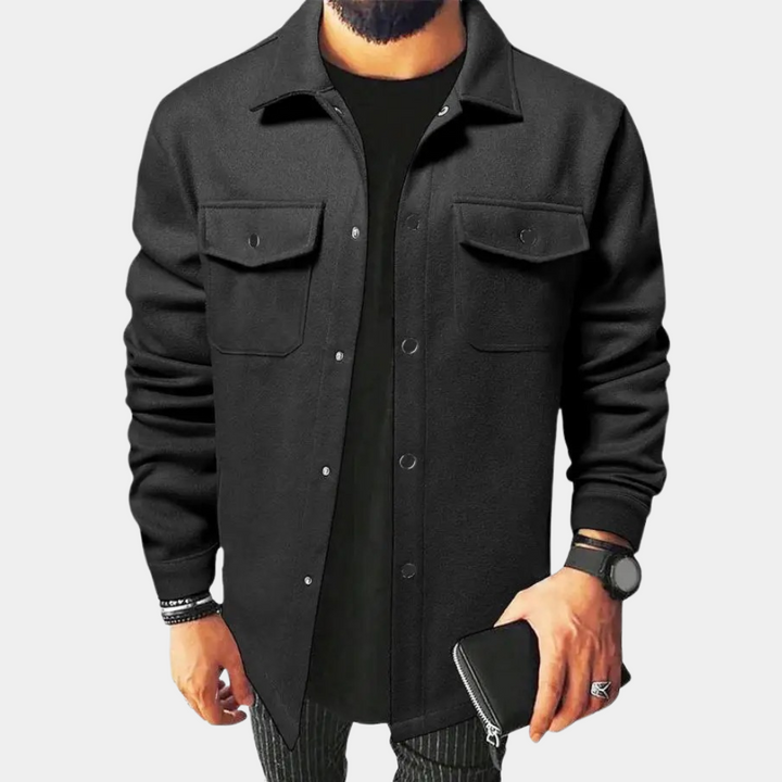 Mångsidig casualjacka, lätt och sval för vår/sommar. Avslappnad passform, modern design för herrmode.