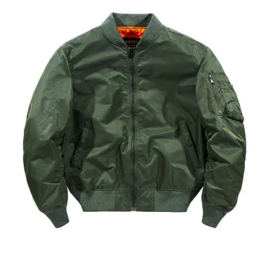 Modern herr bomberjacka, lättviktsdesign med sportig känsla för en aktiv livsstil.