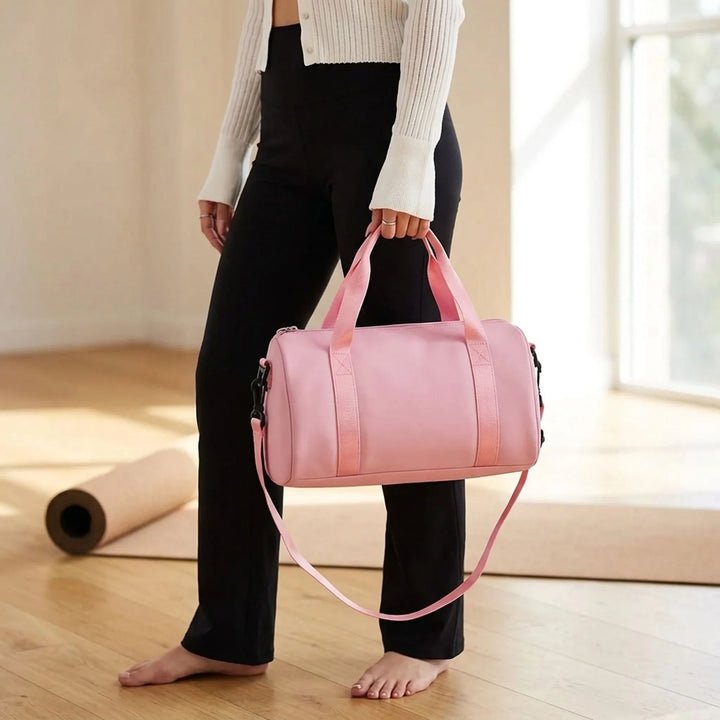 Lätt mini gymväska för kvinnor i cylindrisk design, perfekt för träning och sport.