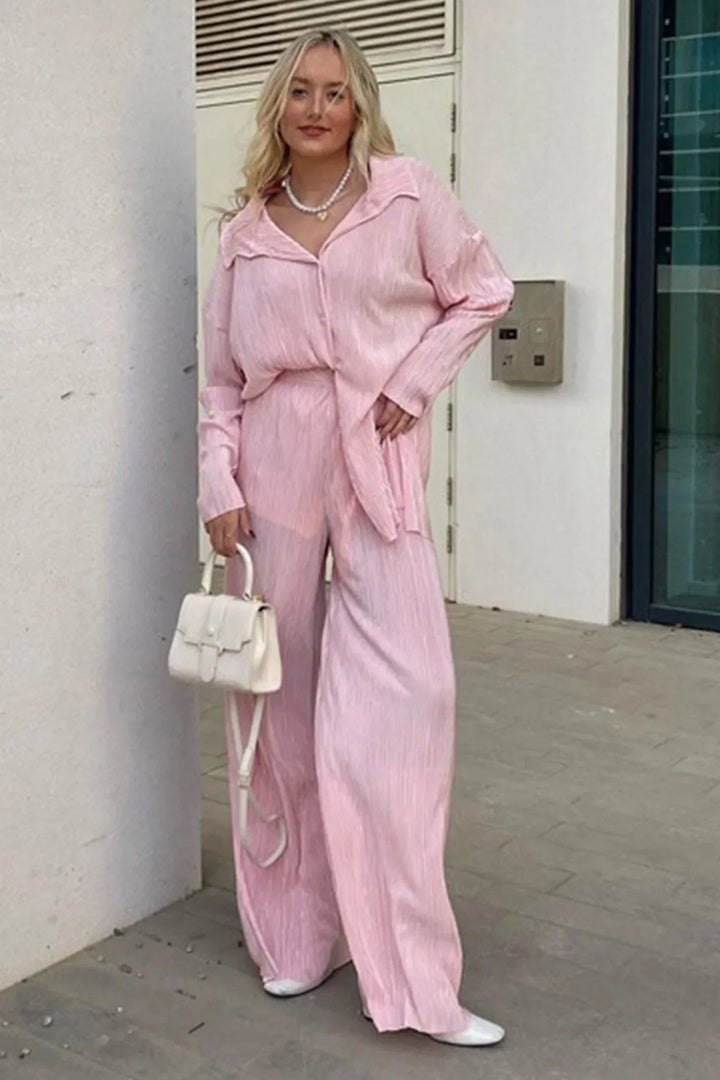 Trendigt dam sommarset i två delar, perfekt strandkläder eller semesteroutfit. Lätt, bekvämt och enfärgat mode.