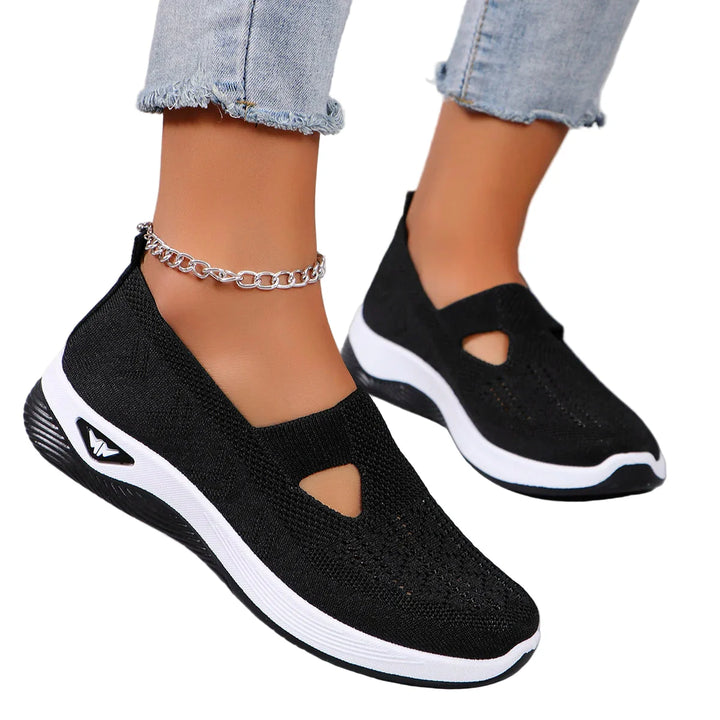Lätta, andningsbara damsportskor för vardag och träning. Bekväma sneakers med stilren design.