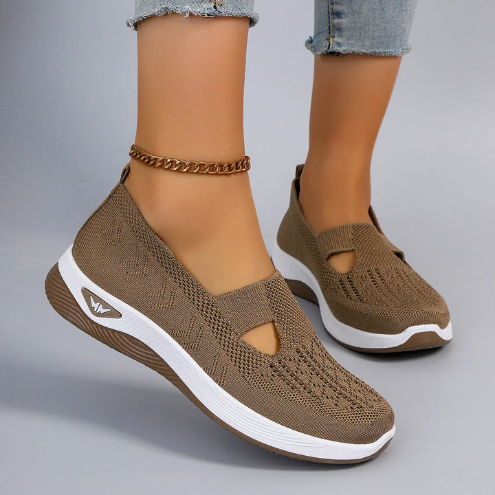 Moderna damsneakers för en aktiv livsstil. Lättviktig design med halkfri sula och god ventilation.