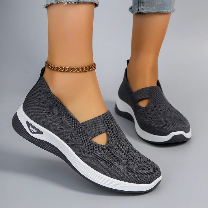 Sportiga damsneakers, stilrena och bekväma. Perfekta sommarskor med god andningsförmåga.