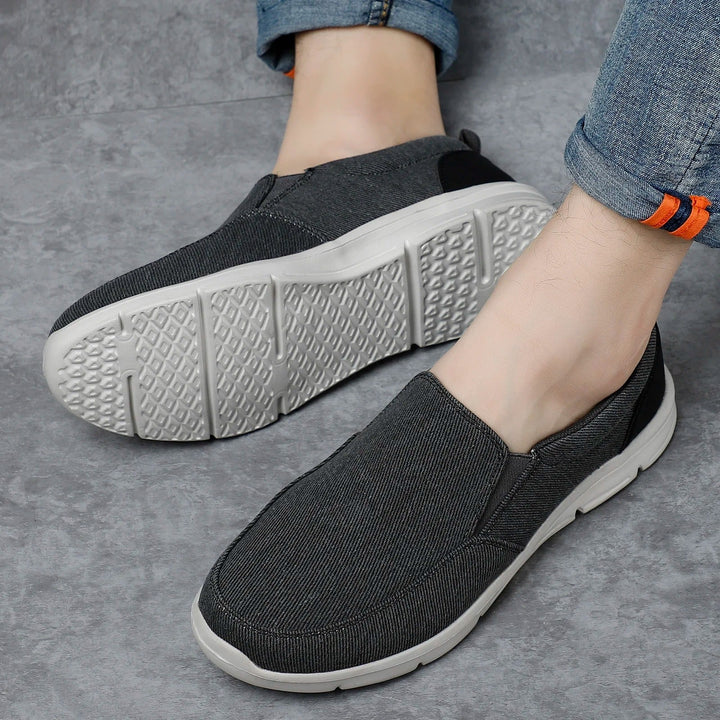 Herrskor: Bekväma, lätta slip-on loafers i modern design. Perfekta andningsbara sommarskor.