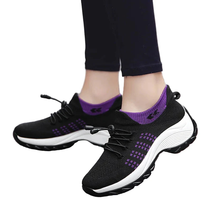 Lätta dam sneakers för sport och fritid. Bekväma, moderna promenadskor för kvinnor med stötdämpning.
