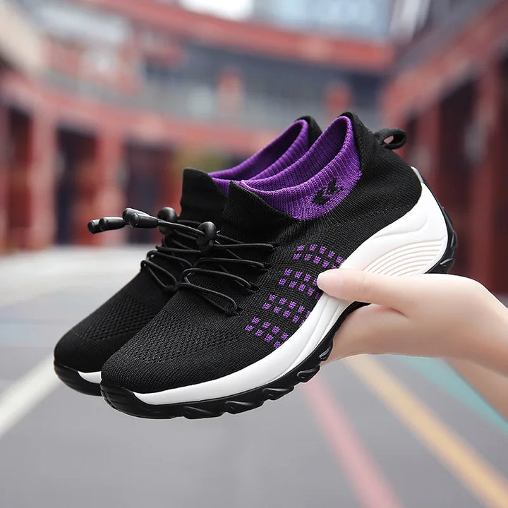 Blå dam sneakers, lätta sportskor för kvinnor. Bekväma fritidsskor med stötdämpning för promenader.