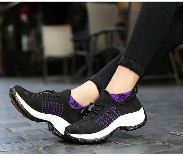 Moderna dam sneakers – lätta och bekväma fritidsskor för kvinnor. Sportiga promenadskor med stötdämpning.