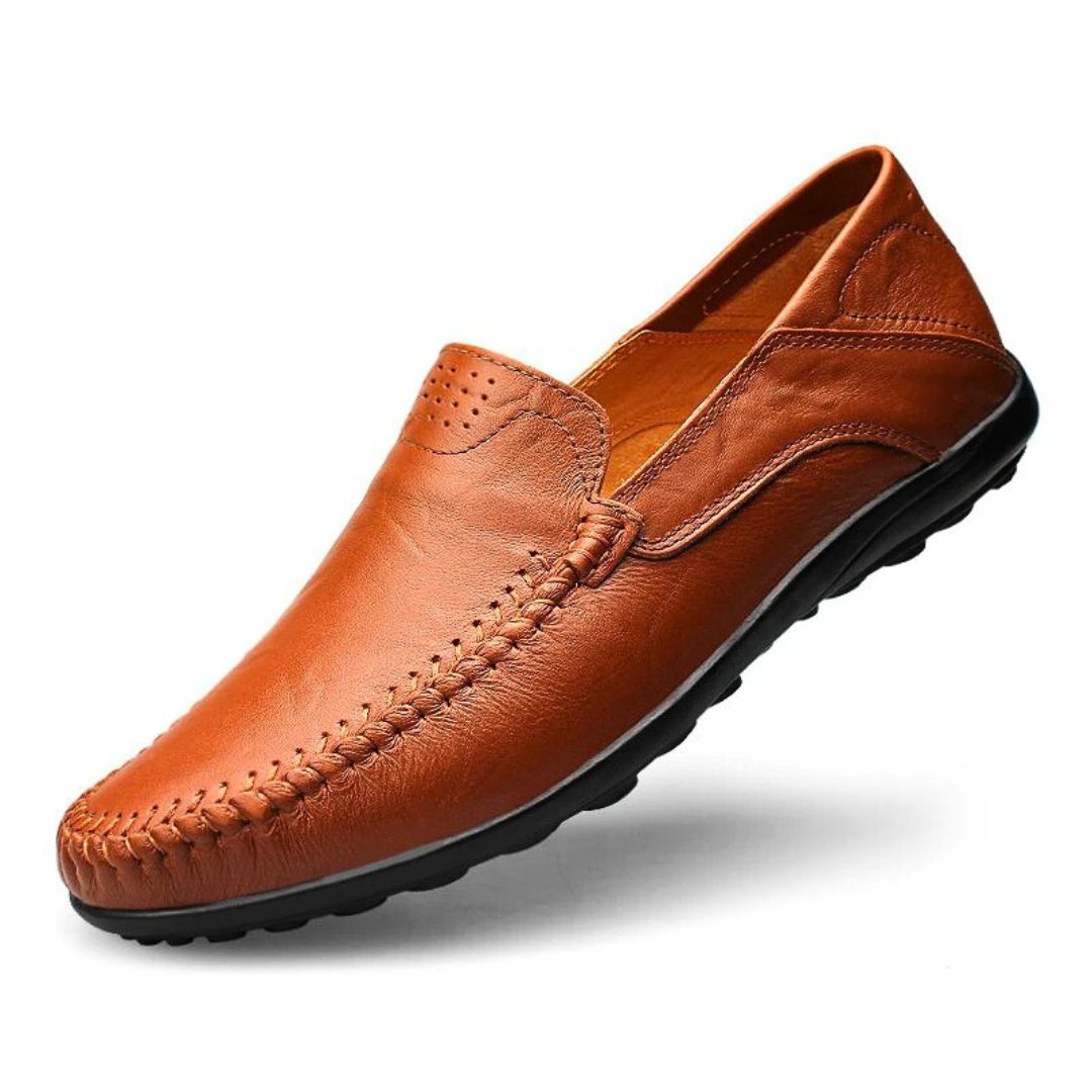 Eleganta herr loafers för stilfull vardag. Bekväma slip-on herrskor med flexibel design.