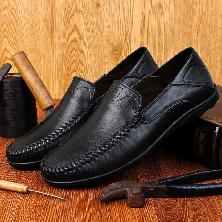 Slip-on herr loafers för snabb påklädning. Bekväma, lätta och eleganta vardagsskor.