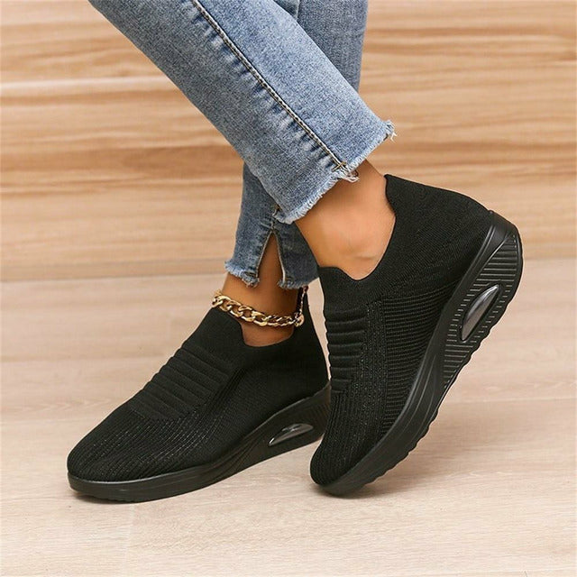Dam sneakers för aktiv livsstil. Bekväma sportskor med dämpning, perfekta för promenader & träning.