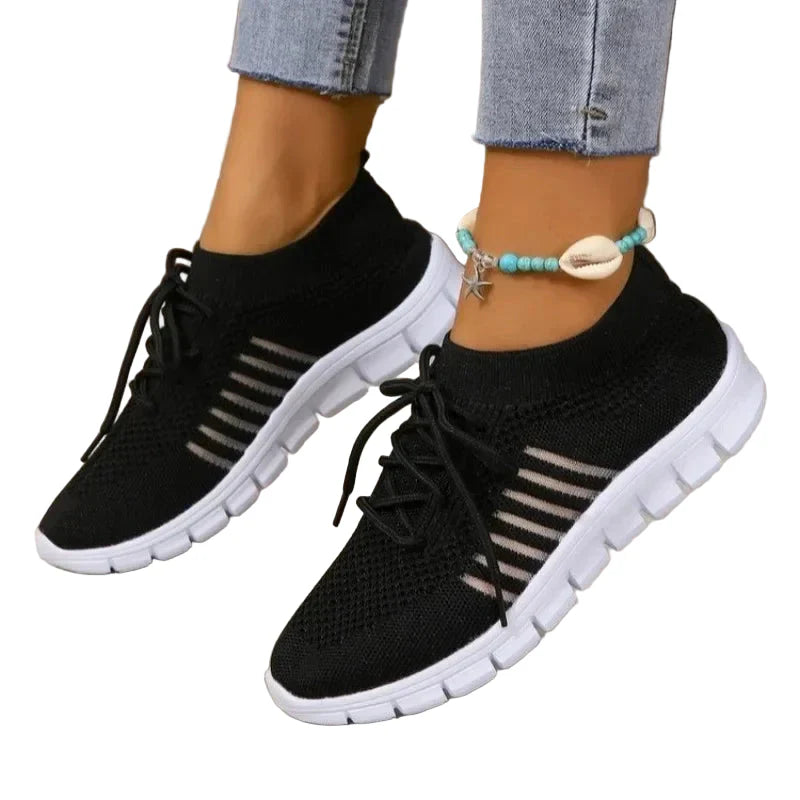 Lätta slip-on sneakers för kvinnor, perfekta sommarskor för bekväm vardag och promenader.