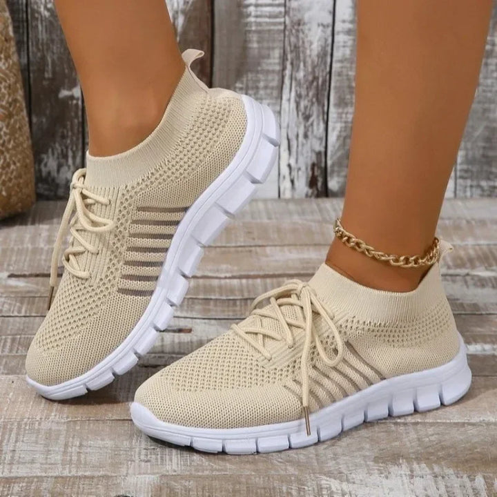 Bekväma sommarskor: lätta slip-on sneakers för kvinnor, perfekta för promenader och avslappnade dagar.