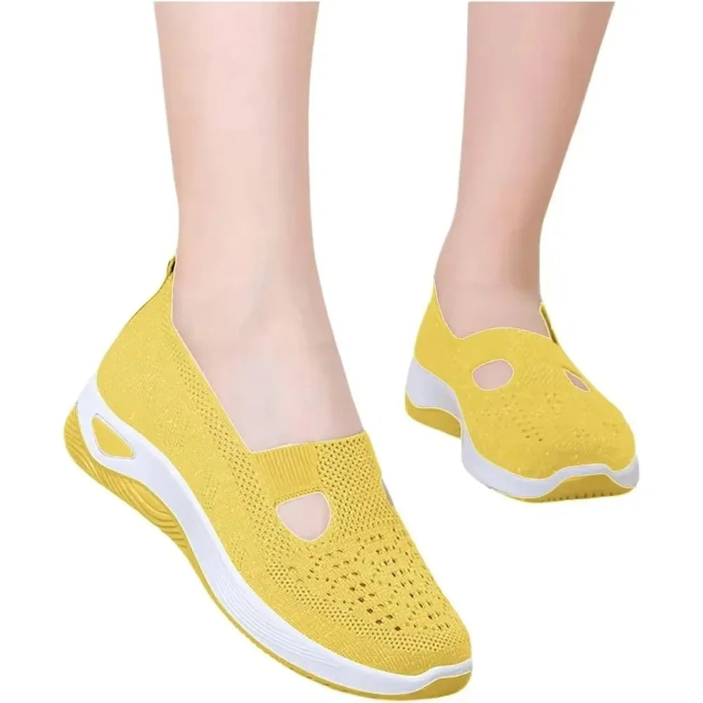 Rosa lätta slip-on skor för kvinnor. Idealiska som bekväma vardagsskor.