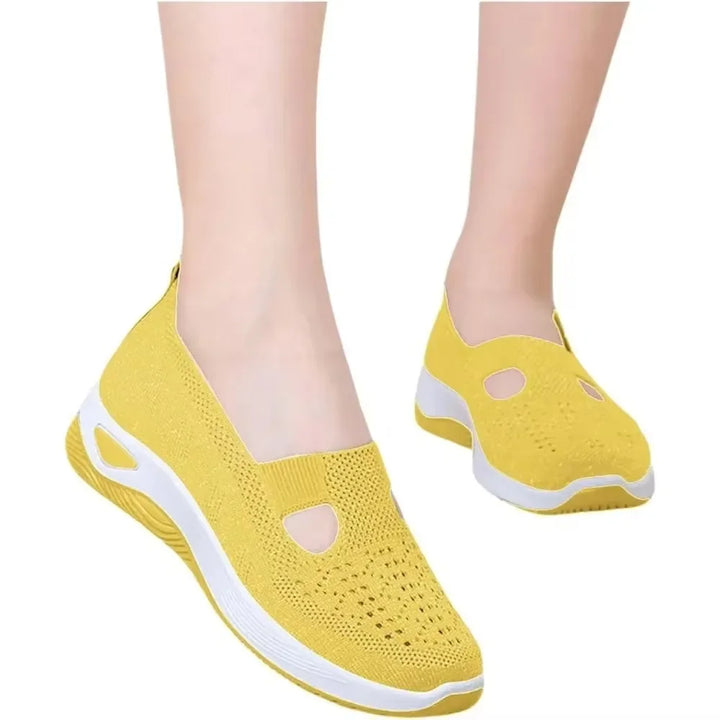 Rosa lätta slip-on skor för kvinnor. Idealiska som bekväma vardagsskor.