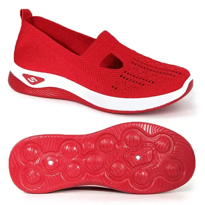 Vita slip-on sneakers för damer, enkla att ta på. Lätta och stödjande komfortskor.